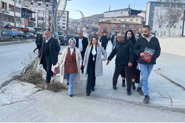 CHP Hakkari'de asgari ücret için sahaya indi!