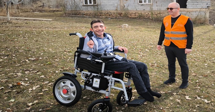 Başkan Aydoğdu yardımlarını sürdürüyor