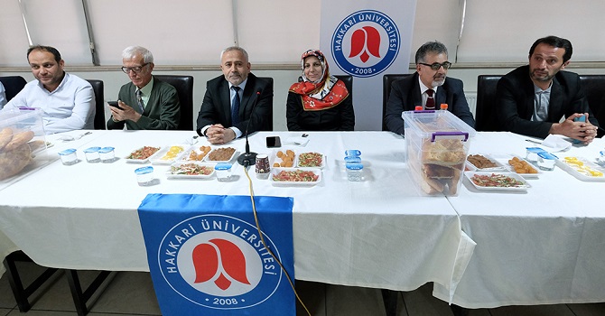 Rektör Pakiş, İftar Yemeğinde Öğrencilerle Bir Araya Geldi