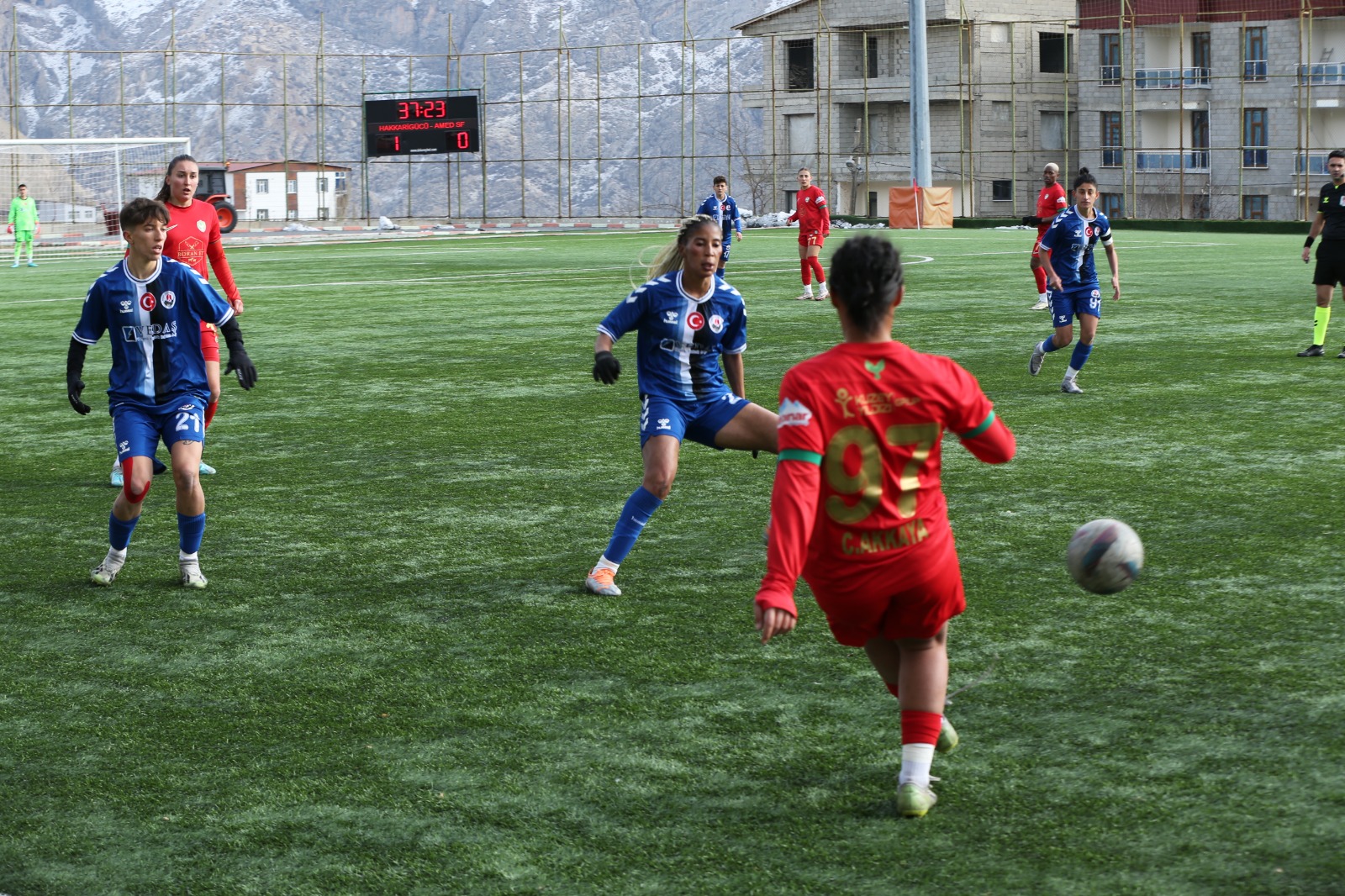 Hakkari kadın gücü rakibini 2-0 yendi!