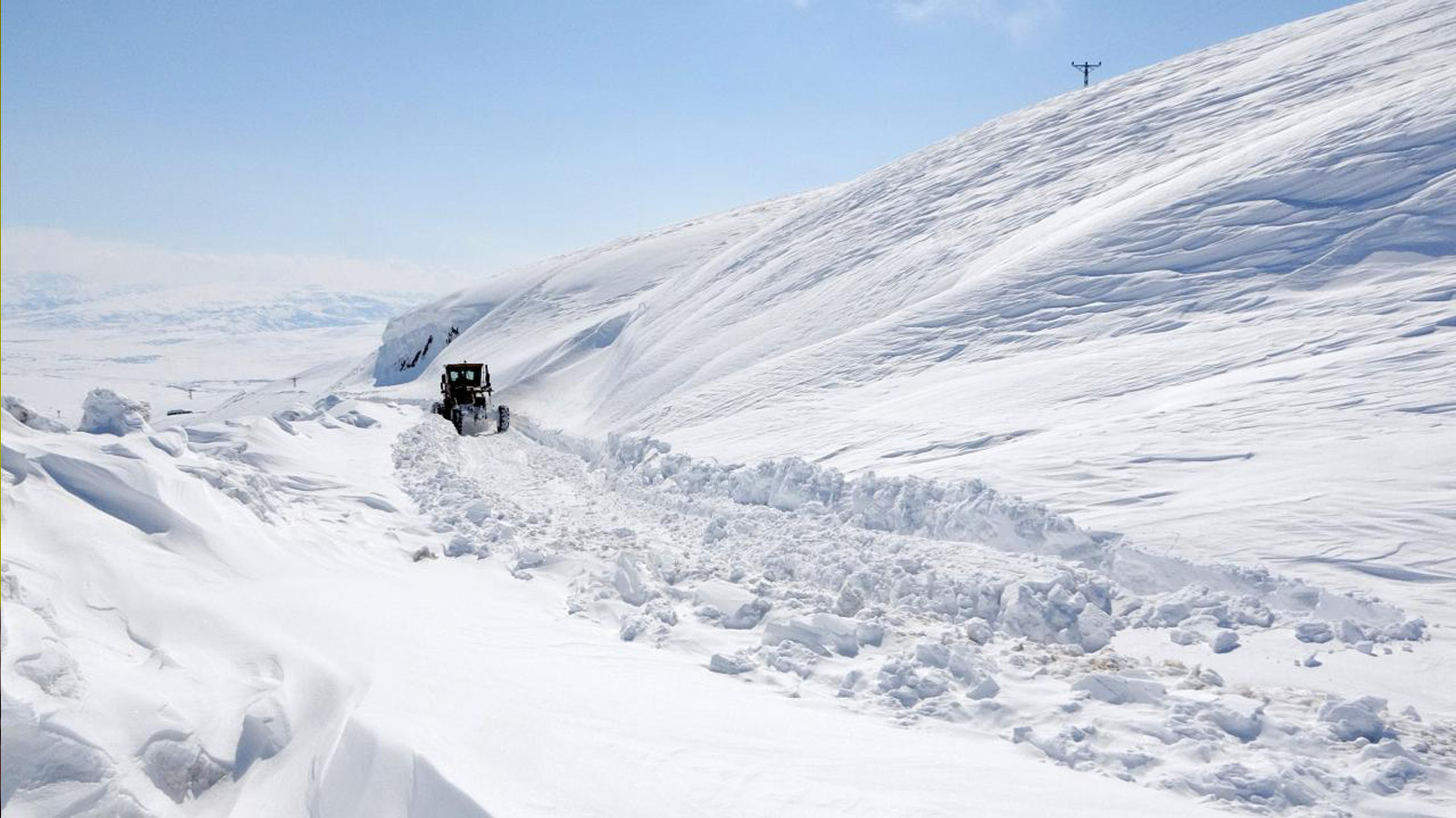 Van'da 21 yerleşim yeri ulaşıma kapandı
