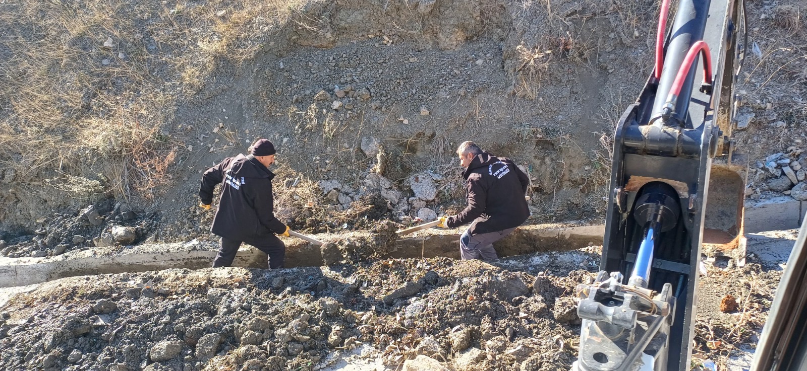 Hakkari belediyesinden kanal temizliği!