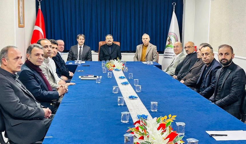 Vali Çelik Yüksekova'da sanayi esnafıyla bir araya geldi