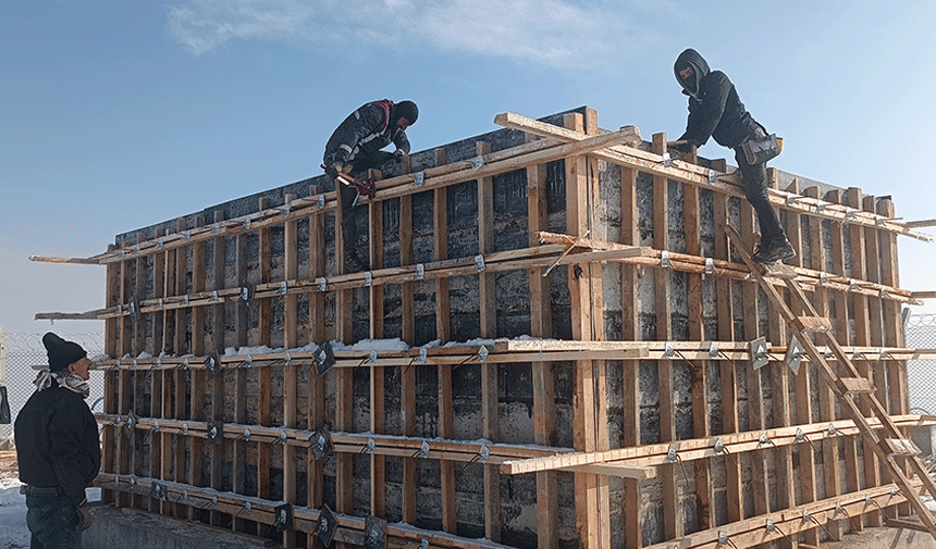 Hakkari'de eksi 15 derecede doğalgaz çalışması