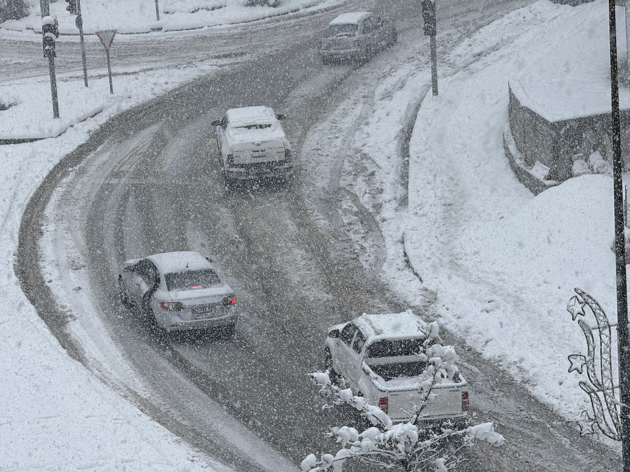 Hakkari'de Kar, Ulaşımı Aksattı!