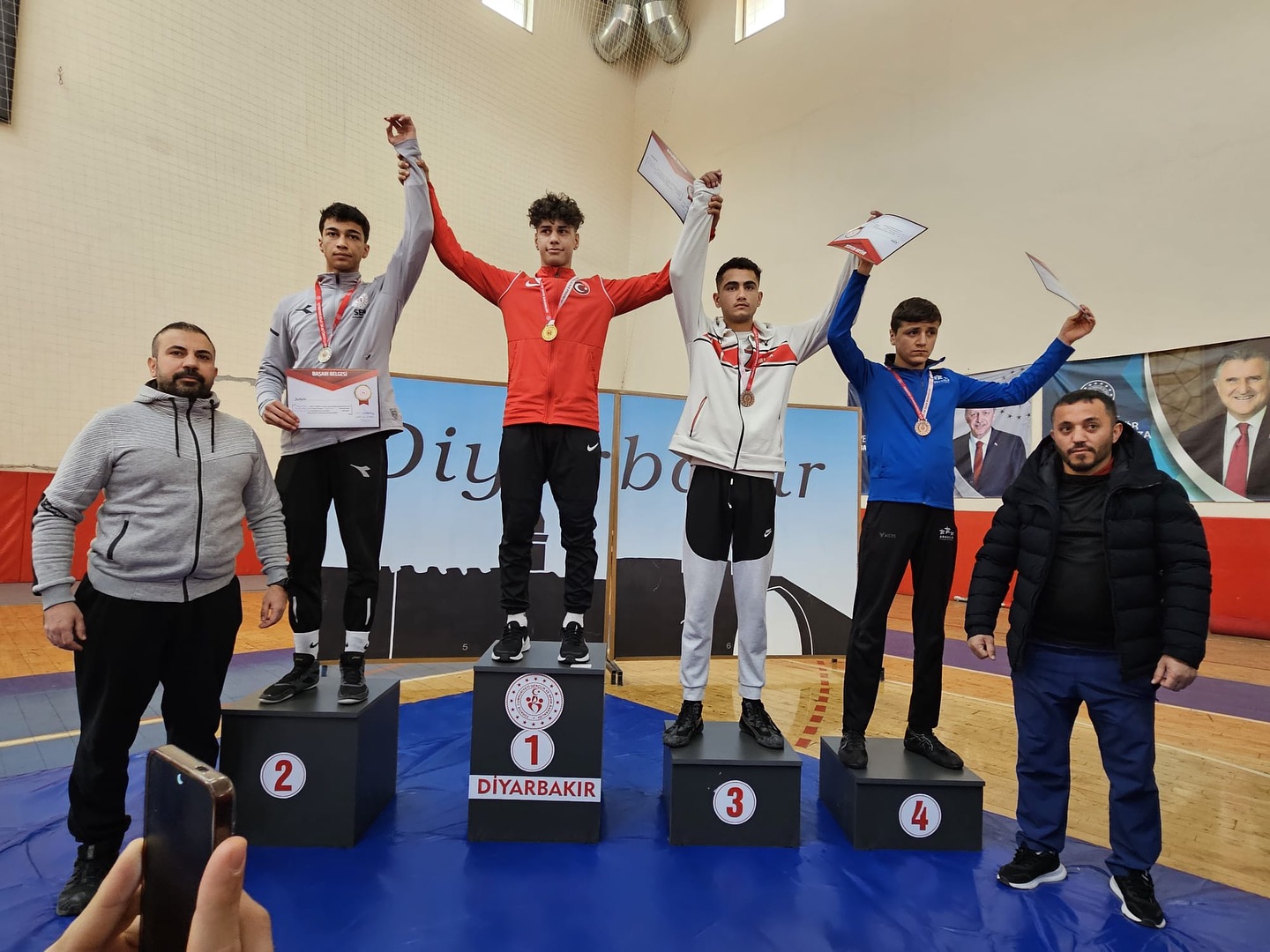 Hakkari Gençler A Güreş Takımı, Bölge Üçüncüsü Oldu