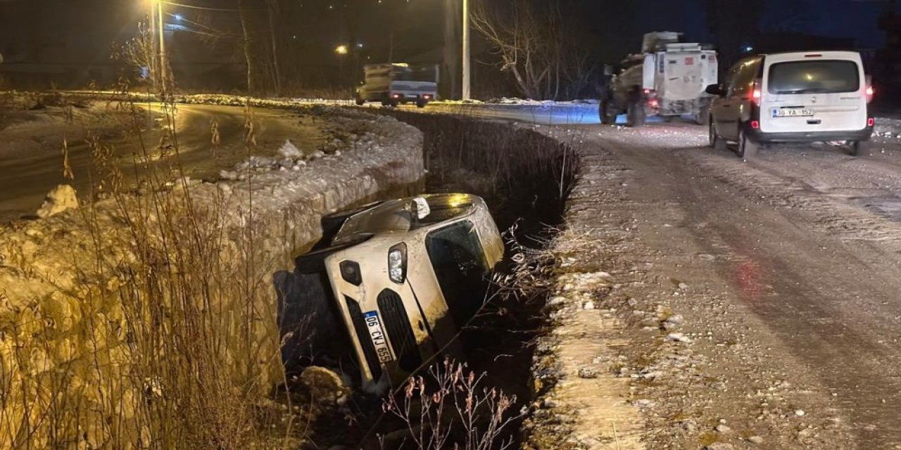 Yüksekova'da Trafik kazası: 3 Yaralı