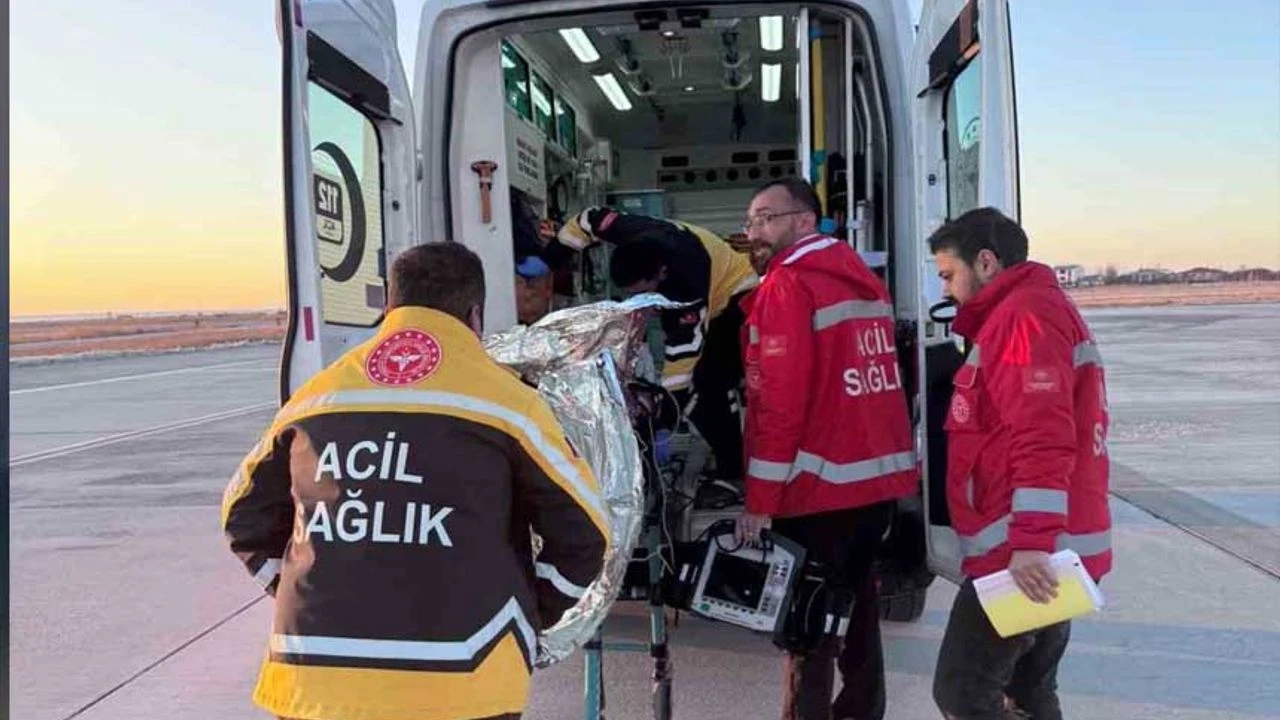 Hakkari’deki hasta ambulans helikopterle Van’a nakledildi