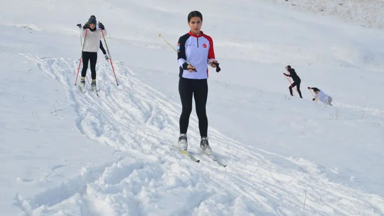 Yüksekova’da kayakçılar İl birinciliğine hazırlanıyor