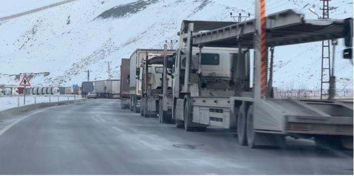 Esendere'deki TIR kuyruğu 10 kilometreye ulaştı