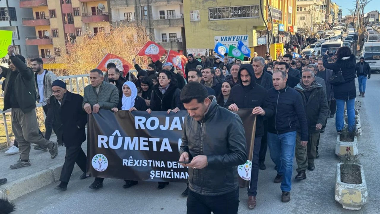 Dem Parti Şemdinli’de yürüyüş düzenledi