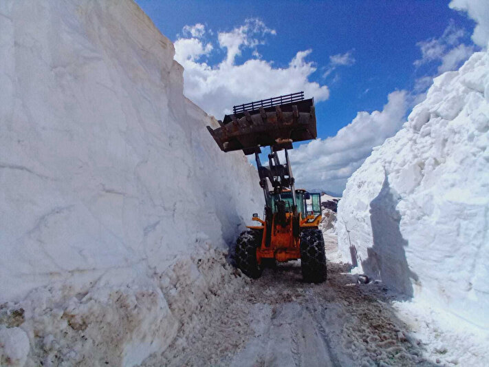 Yüksekova'da Kar çalışması sürüyor