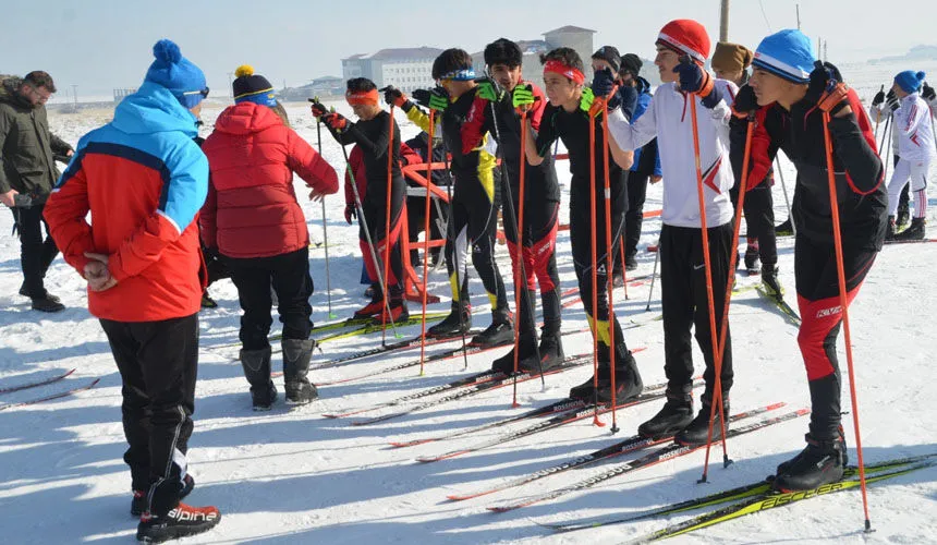 Yüksekova'da Kayaklı Koşu İl Birinciliği Elemeleri yapıldı