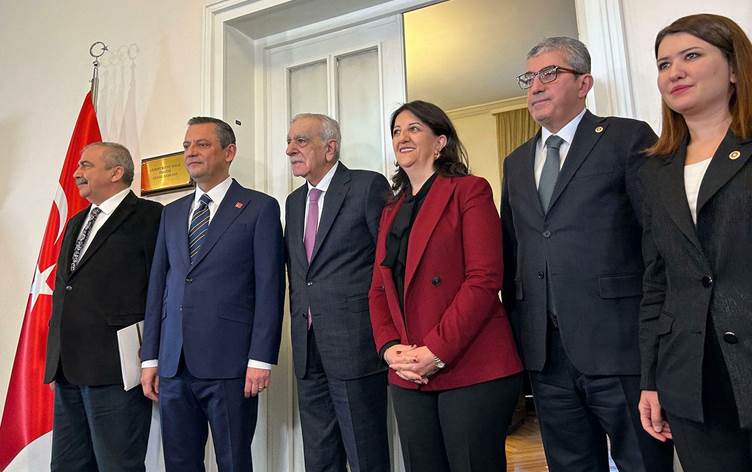 Dem Parti-CHP görüşmesi sonrası Özgür Özel'den açıklama