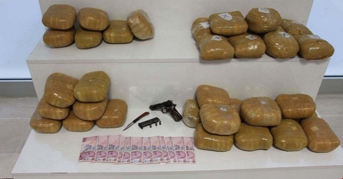 38 kilo 538 gram esrar, 6 bin 160 paket kaçak sigara ve ruhsatsız silah ele geçirildi