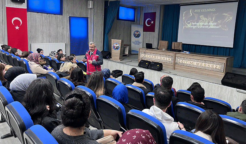 Hakkari'ye 176 öğretmene seminer verildi