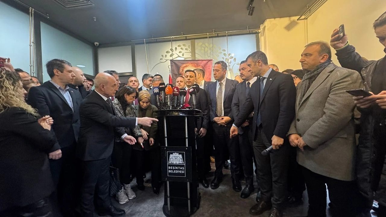 CHP'den Beşiktaş Belediyesi önünde ilk açıklama: 'Masumiyet karinesine gölge düşürüyor'