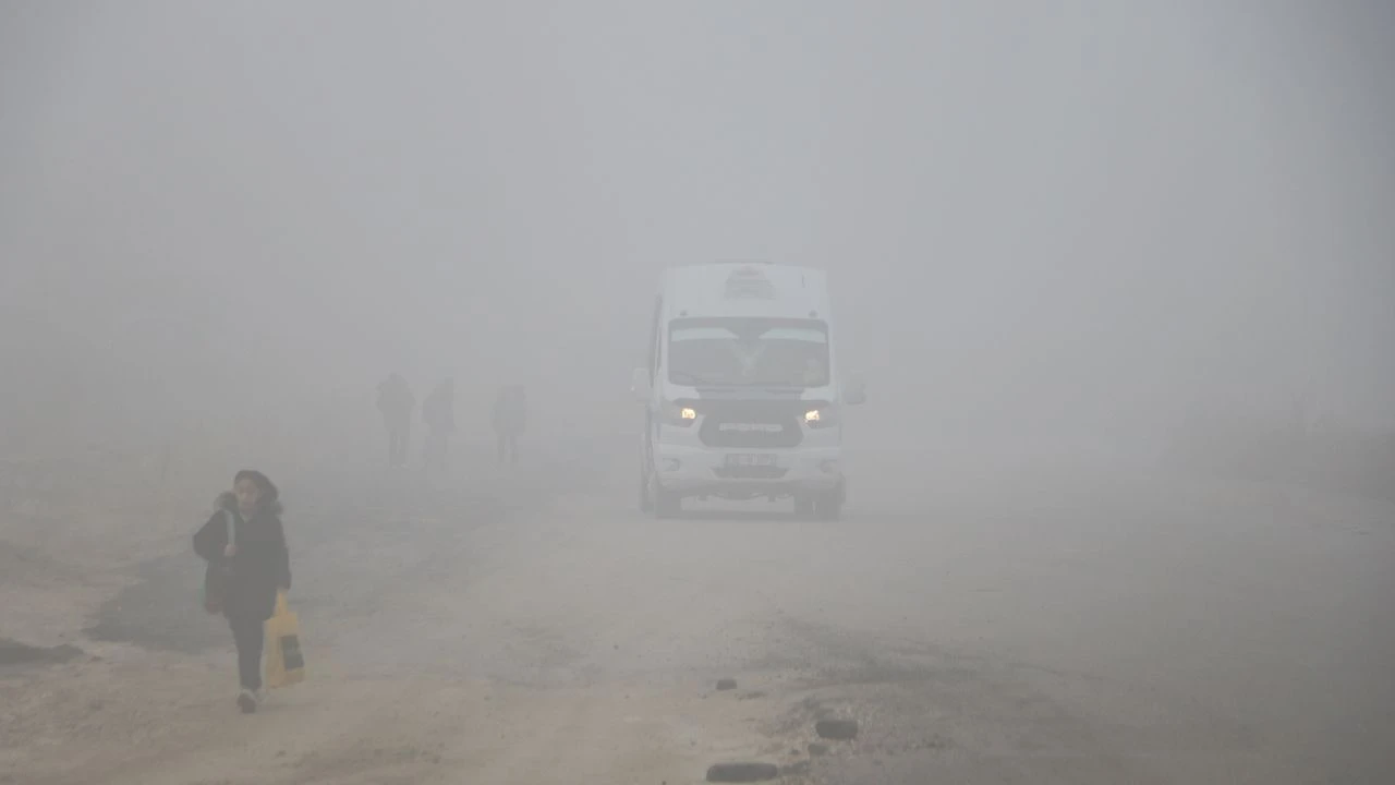 Yüksekova'da yoğun sis