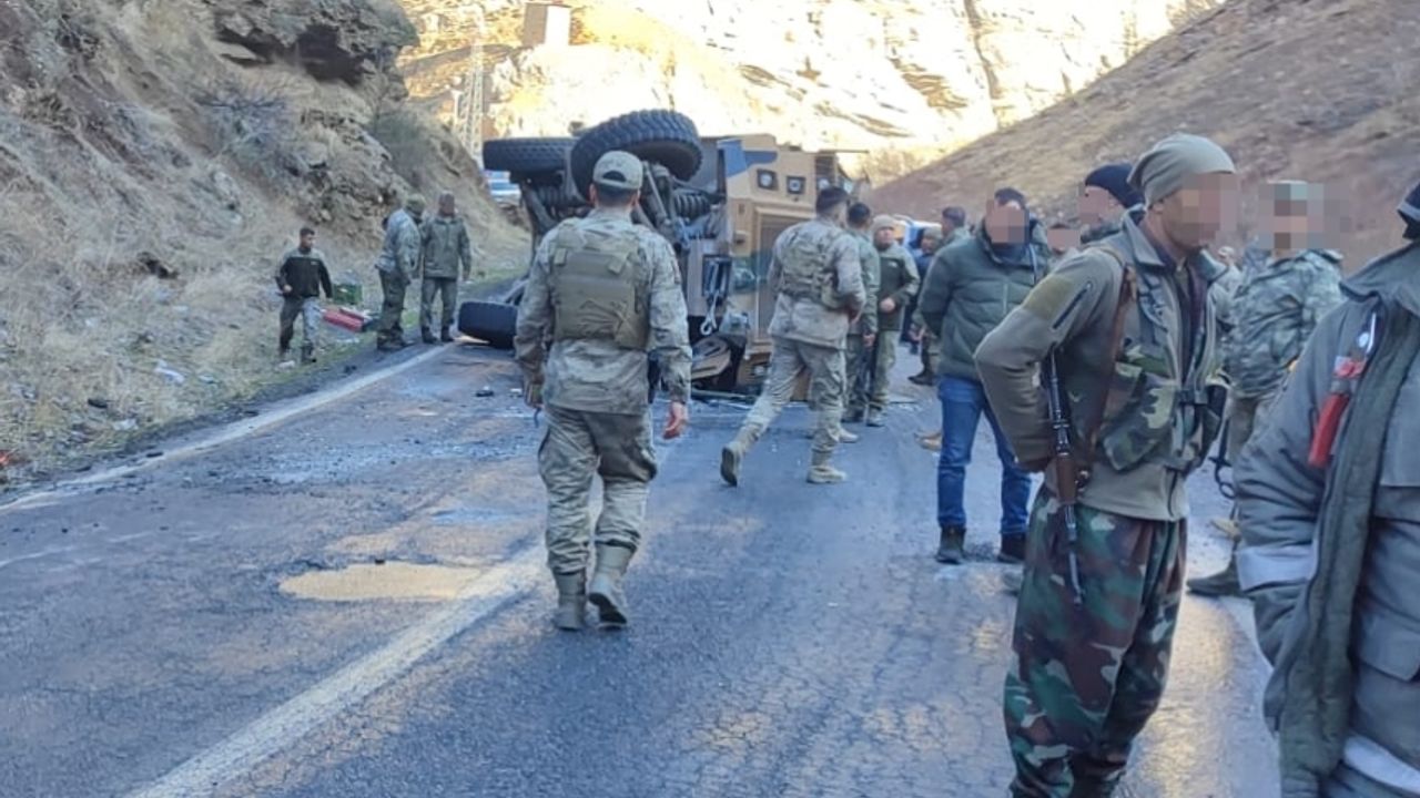 Askeri araç devrildi: 2 asker yaralı