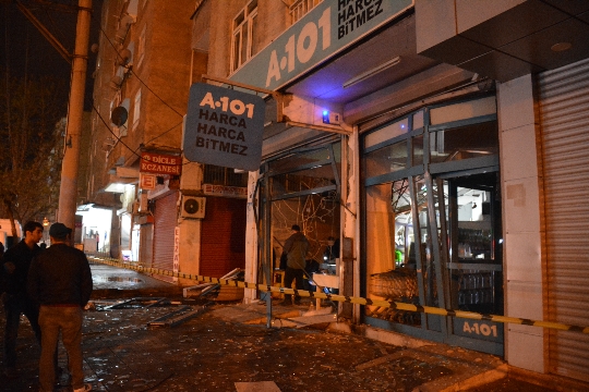 Diyarbakır'da Markete Saldırı