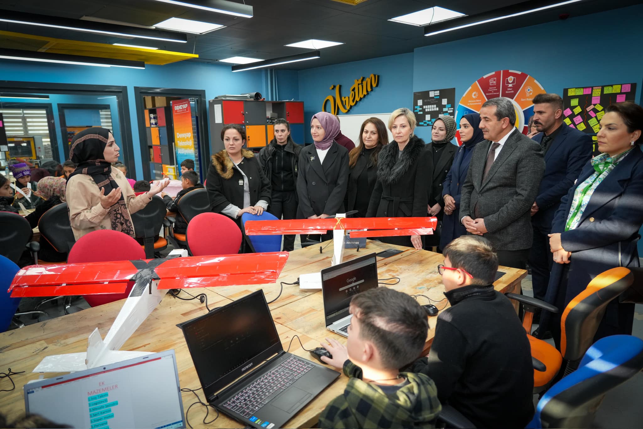 Neziha Çelik Yüksekova'da kadınlarla buluştu