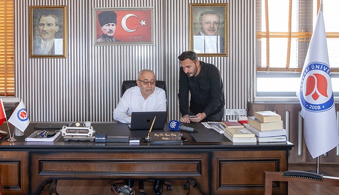 Rektör Pakiş, AA'nın "Yılın Kareleri" oylamasına katıldı