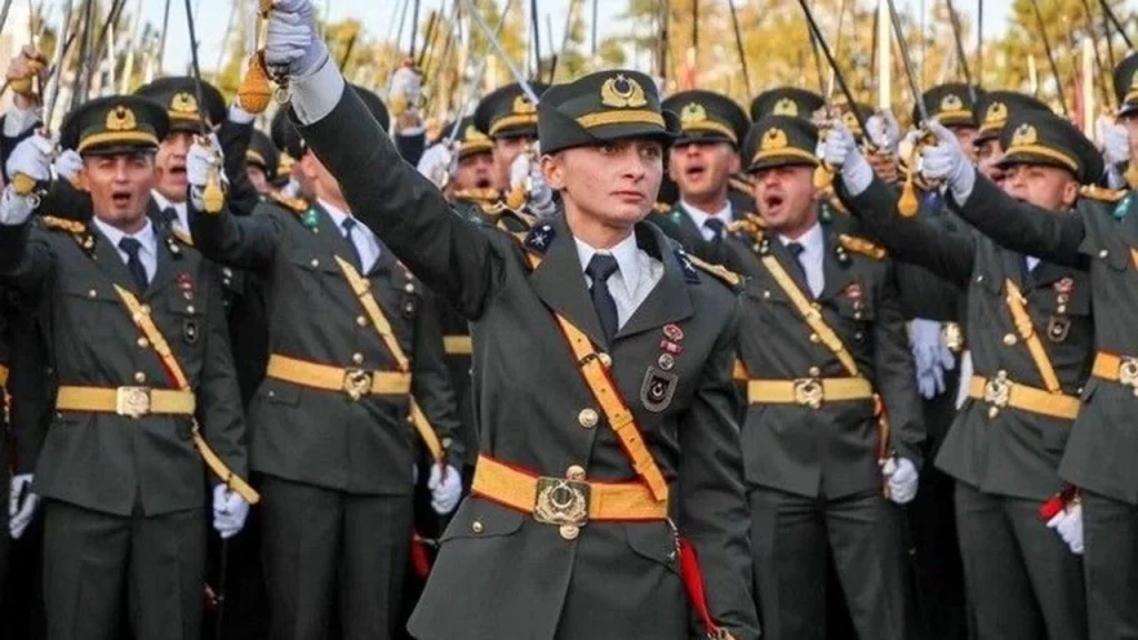 Teğmenler, Türk Silahlı Kuvvetleri'nden ihraç edildi