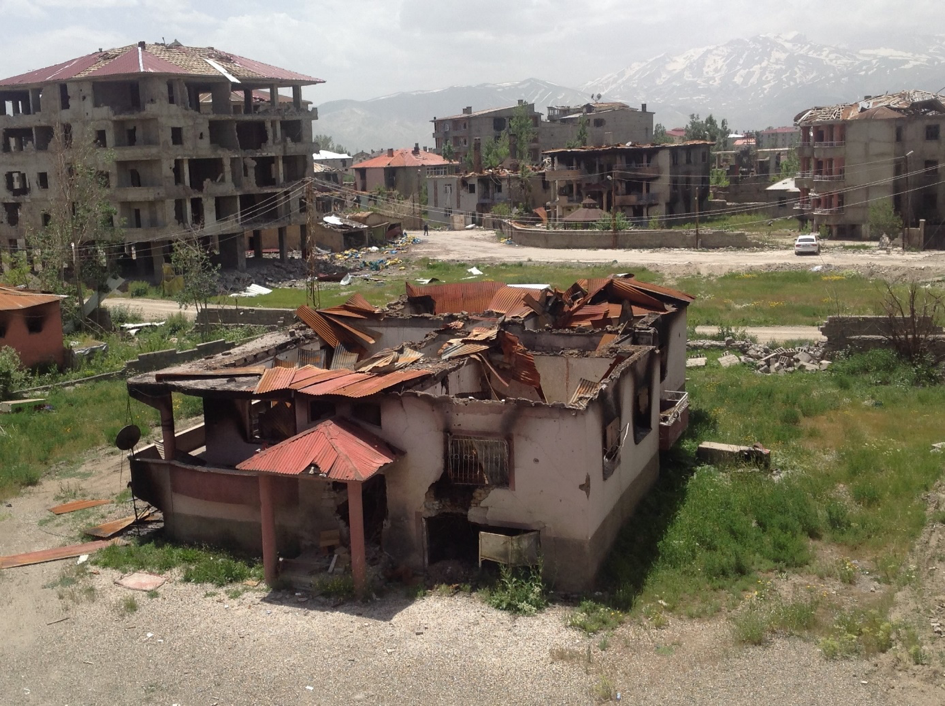 Yüksekova'da 'Hendek' Mağdurlarının Mağduriyetleri Gideriliyor