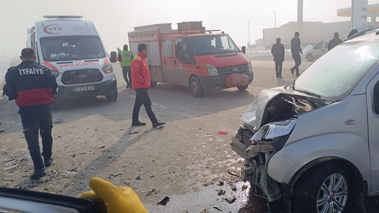 Hakkari-Yüksekova karayolunda kaza: 1 Yaralı