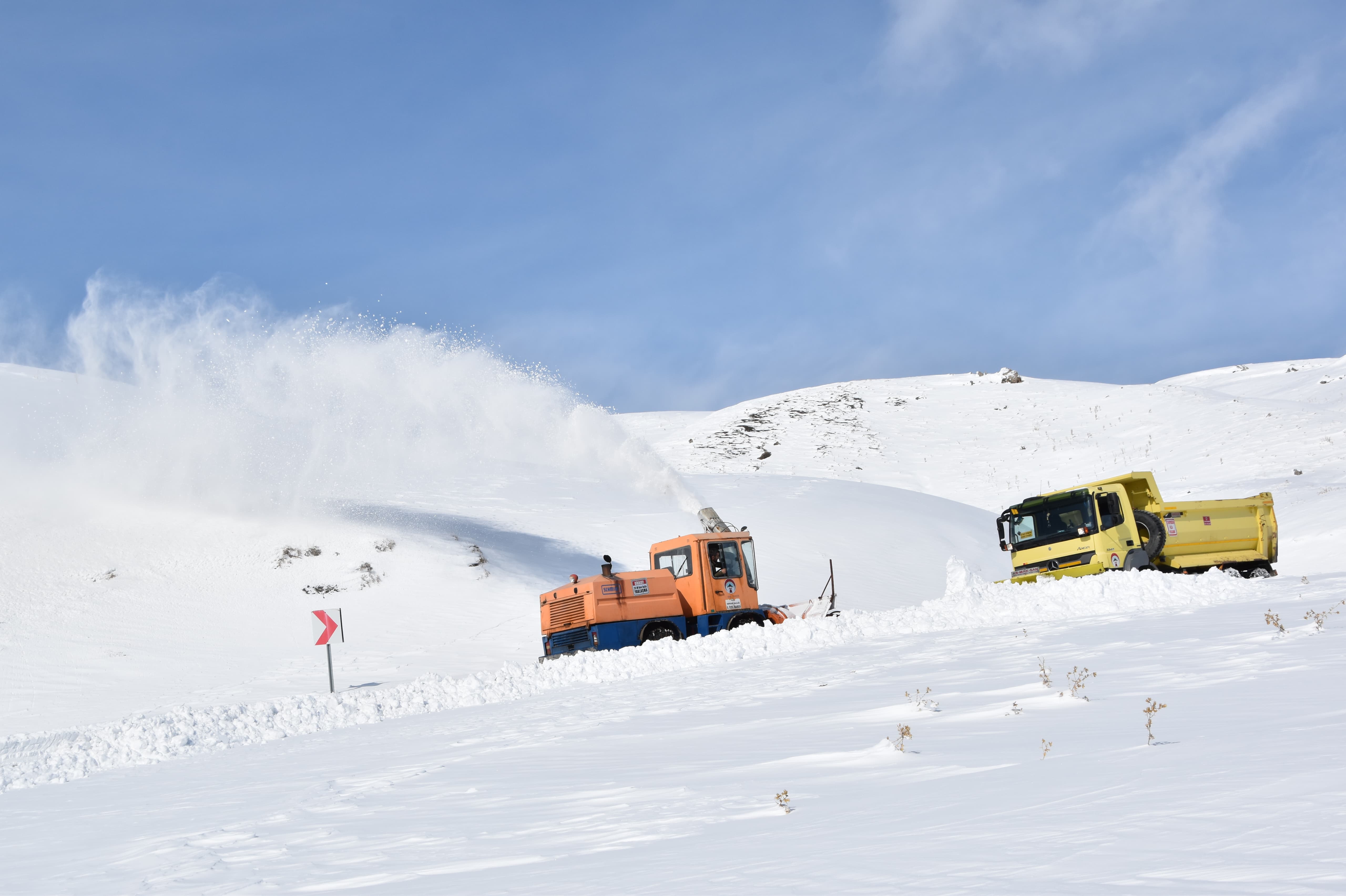 Hakkari'de kapalı köy ve mezra yolu kalmadı