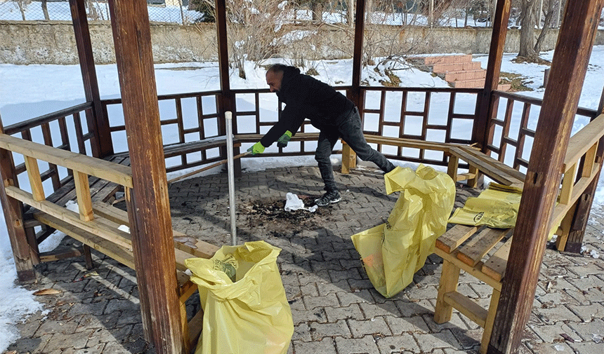 Hakkari’de park temizliği!