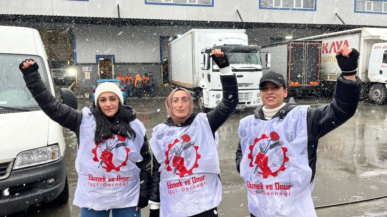 Hakkarili Kadın İşçi, 3 Arkadaşı ile Hak Arayışında