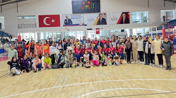 Hakkari’de Fabrika Voleybol Büyüyor