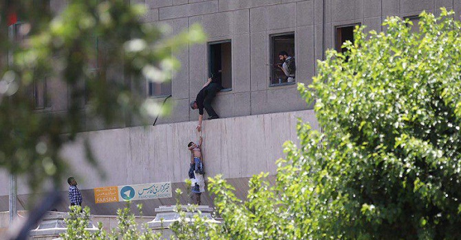 İran'da IŞİD terörü: Parlamento binası ve Humeyni'nin türbesinde canlı bomba saldırıları
