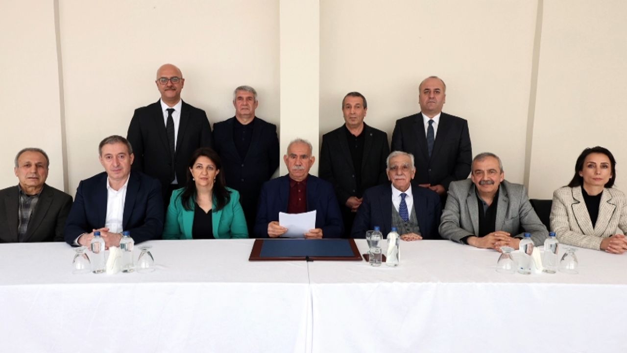 Abdullah Öcalan: PKK silah bırakıp, kendini feshetsin