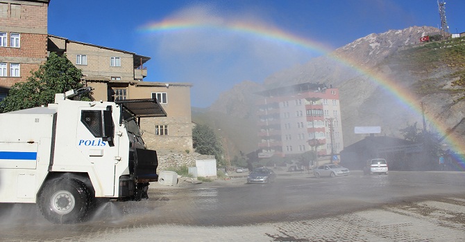 Hakkari'de TOMA'lar Bu Kez Hakkari Caddelerini Yıkadı