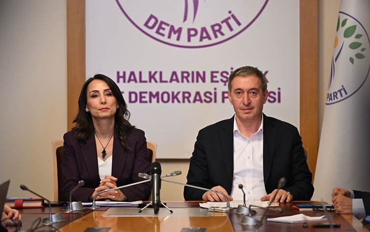 DEM Parti’nin Siyasi Parti Ziyaretleri Yeniden Başlıyor: İlk Durak CHP