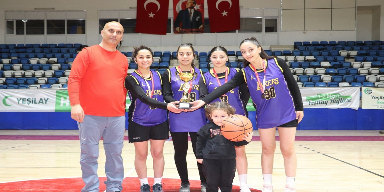 Hakkari'de Gençler "Yeşil Işık" İçin Ter Döktü