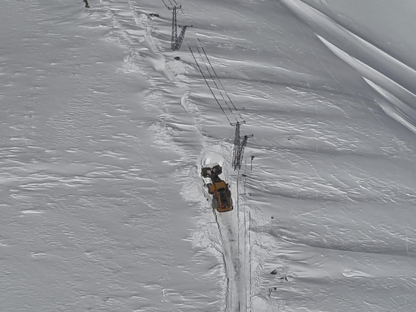 Hakkari’de Zorlu Kar Mesaisi