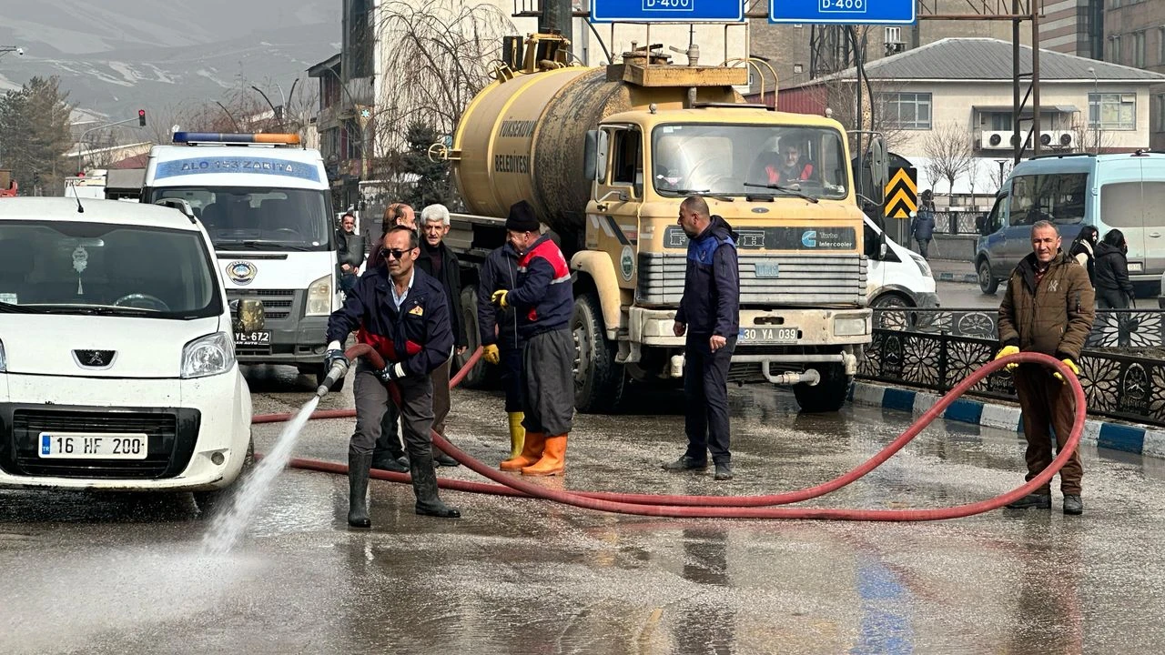 Yüksekova Belediyesi’nden Bahar Temizliği Çalışması