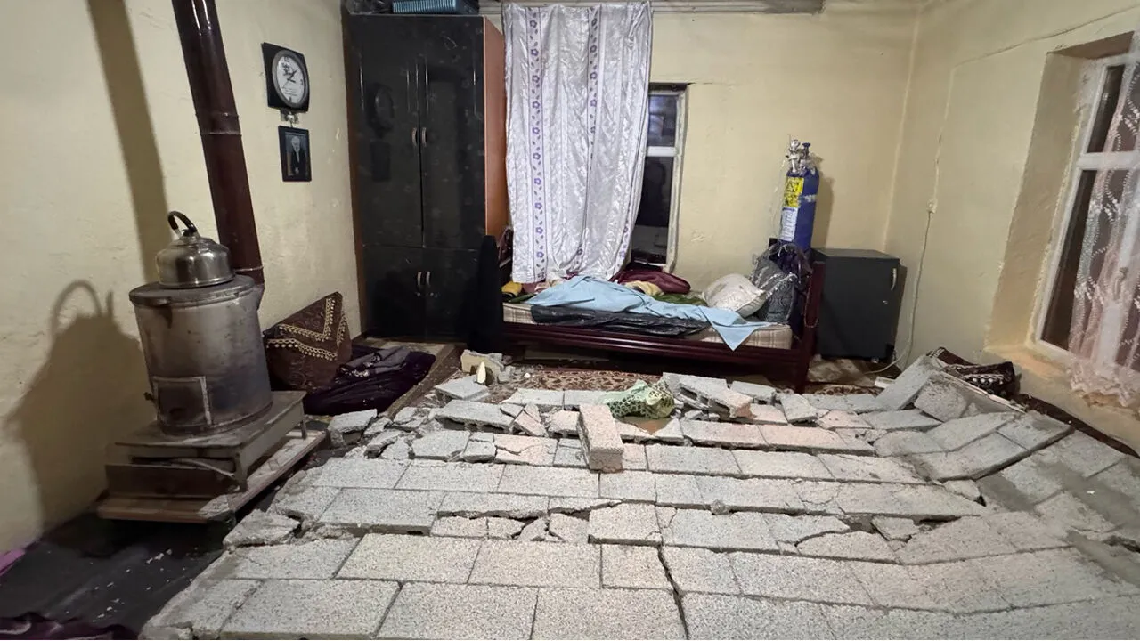 Hakkari Depremi bir çok evde hasar meydana getirdi!