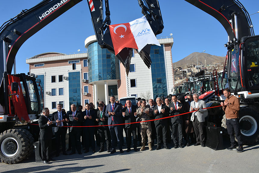 Hakkâri il özel idare 60 milyon lira değerinde 11 yeni aracı hizmete aldı