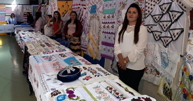 Çukurca Halk Eğitim Merkezi Müdürlüğü yıl sonu sergisi açtı