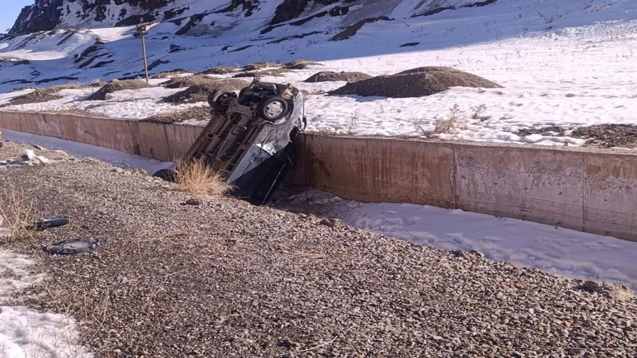 Hakkari-Van karayolunda kaza: 2 yaralı