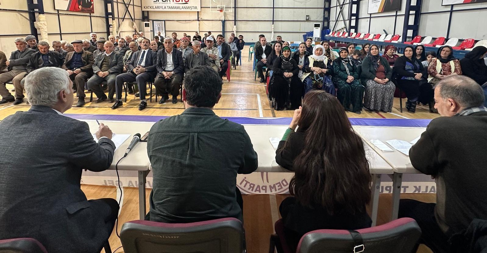 DEM Parti'den Çukurca'da Halk Toplantısı: Barış ve Demokrasi Vurgusu