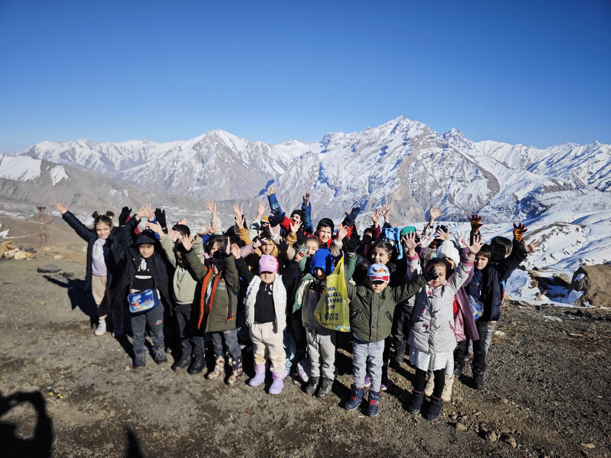 Hakkari’de Miniklerin Kayak Keyfi