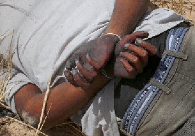 Yol kenarında DAİŞ mensuplarına ait infaz edilmiş 15 ceset bulundu