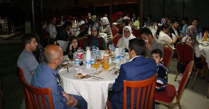 Hakkari'de Şehit Aileleri ve Gazilere İftar Yemeği