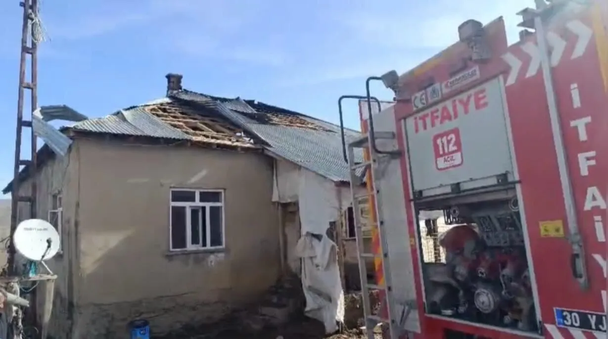 Yüksekova’da Ev Yangını: Bir Ev Kullanılamaz Hale Geldi