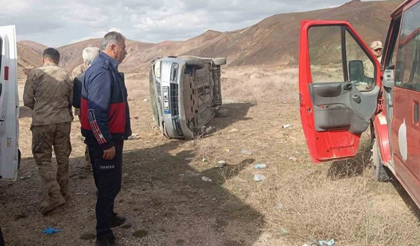 Hakkâri-Van Karayolunda Korkutan Kaza: 3 Kişi Yaralandı